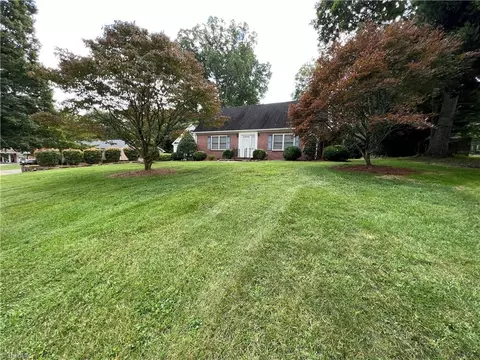 406 Spring St, King, NC 27021 photo 4