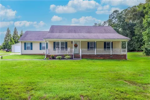 7620 Oak Flat Ln, Snow Camp, NC 27349