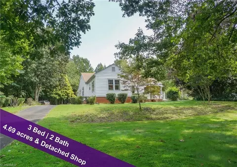 181 South St, Seagrove, NC 27341