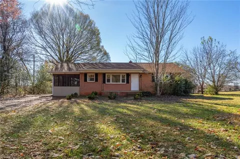 1892 Flat Rock Rd, Reidsville, NC 27320