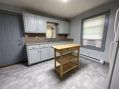928 Eagle Bottom Rd, Fries, VA 24330 photo 3