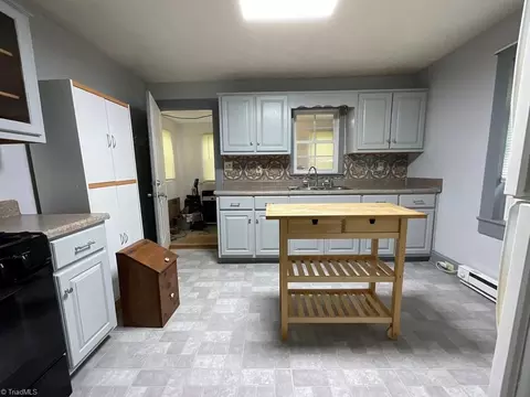 928 Eagle Bottom Rd, Fries, VA 24330 photo 2