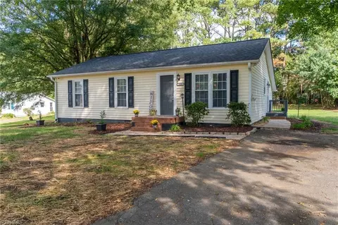 190 Meadow Trl, Lexington, NC 27295