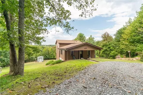 241 Sarah St, Mount Airy, NC 27030