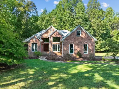 6712 Hunt Rd, Pleasant Garden, NC 27313