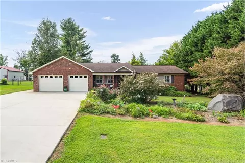 7263 Kingston Rd, Thomasville, NC 27360