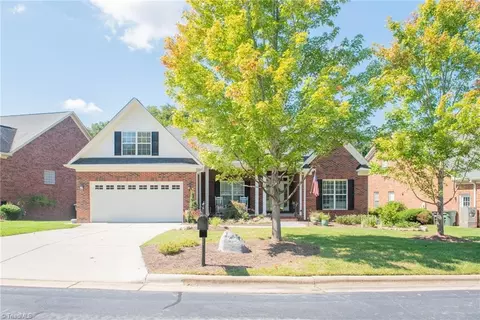 19 Bluff Ridge Ct, Greensboro, NC 27455