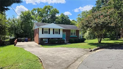 446 Stratfield Ct, Winston Salem, NC 27104