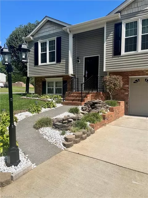 9525 Jefferson Valley Dr, Rural Hall, NC 27045