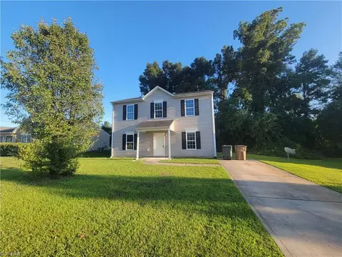 1005 Meadow Oak Dr, Greensboro, NC 27406