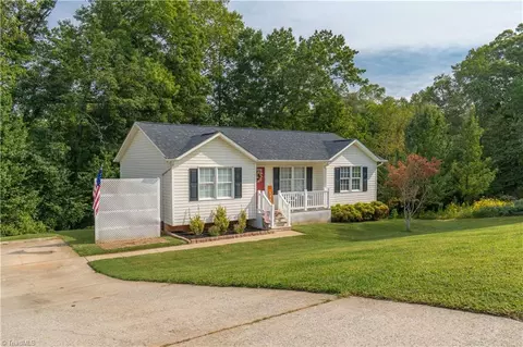1172 Kentland Dr, King, NC 27021