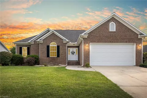 3959 Huttons Lake Ct, High Point, NC 27265