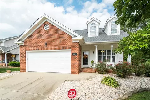 1419 Davenport Ct, Kernersville, NC 27284