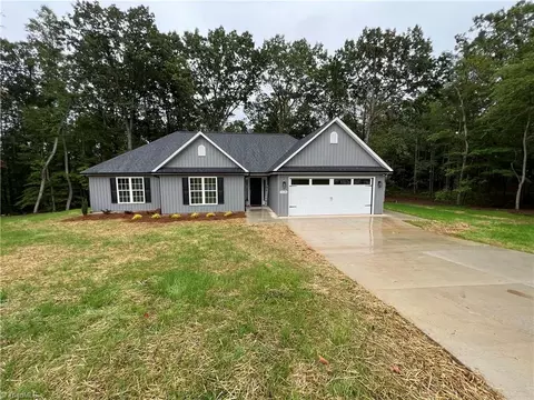 1028 Lee Acres Dr, Walnut Cove, NC 27052