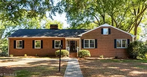 700 Yorkshire Rd, Winston Salem, NC 27106