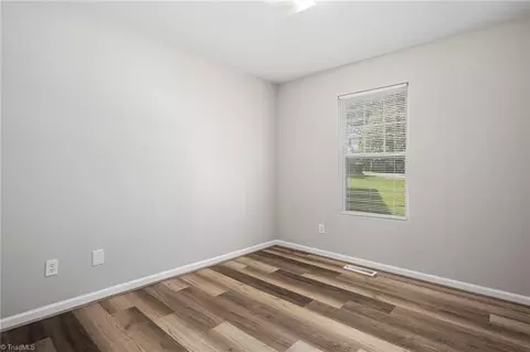 818 Pine Circle Dr, High Point, NC 27265 photo 19