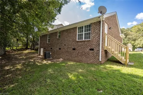 818 Pine Circle Dr, High Point, NC 27265 photo 23