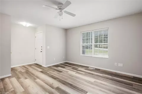 818 Pine Circle Dr, High Point, NC 27265 photo 5