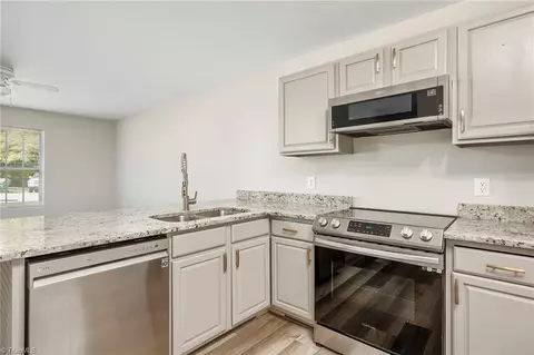 818 Pine Circle Dr, High Point, NC 27265 photo 8