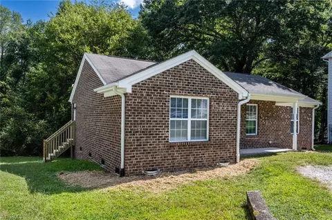 818 Pine Circle Dr, High Point, NC 27265 photo 22