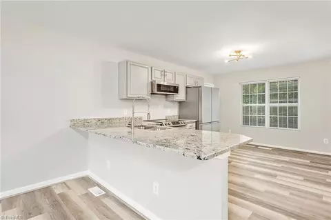 818 Pine Circle Dr, High Point, NC 27265 photo 6