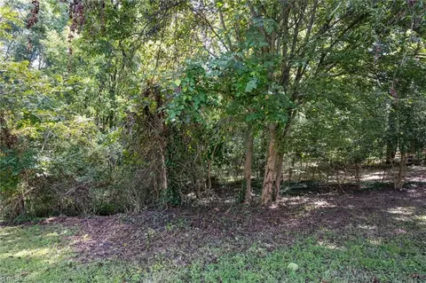 818 Pine Circle Dr, High Point, NC 27265 photo 24