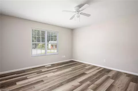 818 Pine Circle Dr, High Point, NC 27265 photo 2