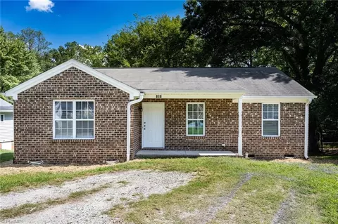 818 Pine Circle Dr, High Point, NC 27265
