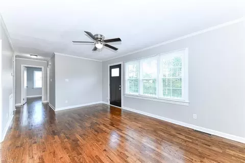 608 Paramount St, High Point, NC 27260 photo 9