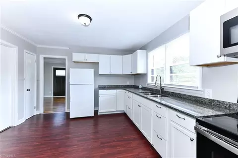 608 Paramount St, High Point, NC 27260 photo 10