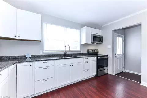 608 Paramount St, High Point, NC 27260 photo 12
