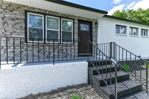 608 Paramount St, High Point, NC 27260 photo 5