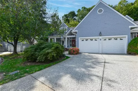 5 Barrington Dr, Greensboro, NC 27408