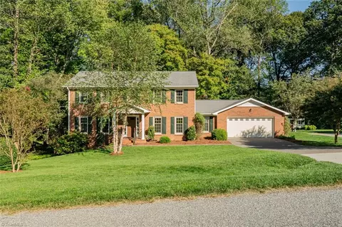 1517 Old Coach Rd, Kernersville, NC 27284