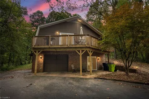 10 Windsor Dr, Thomasville, NC 27360