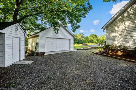2215 Plainview Dr, High Point, NC 27265 photo 8
