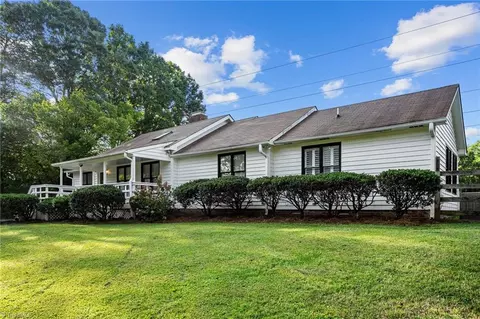 2215 Plainview Dr, High Point, NC 27265 photo 3