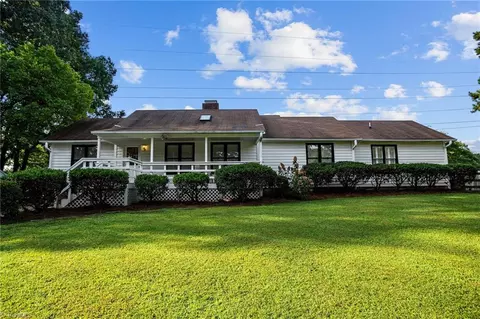 2215 Plainview Dr, High Point, NC 27265