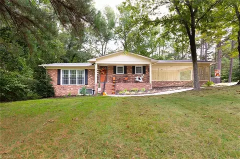 100 Shamrock Rd, Thomasville, NC 27360
