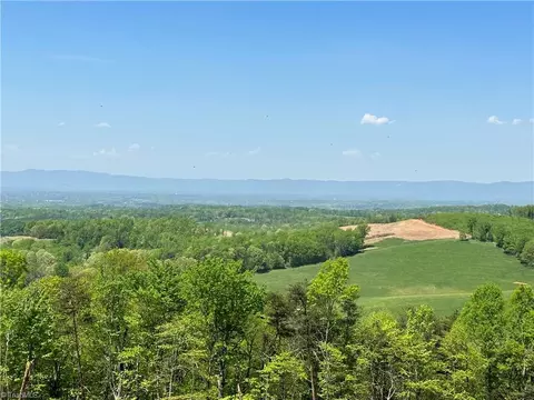 4 Howell Rd, Pilot Mountain, NC 27041 photo 12