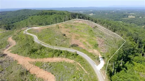 4 Howell Rd, Pilot Mountain, NC 27041 photo 8