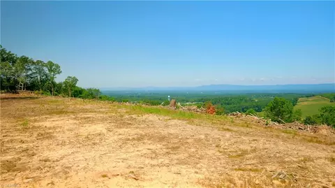 4 Howell Rd, Pilot Mountain, NC 27041 photo 5