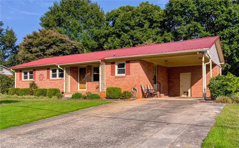 325 Chestnut St, Yadkinville, NC 27055