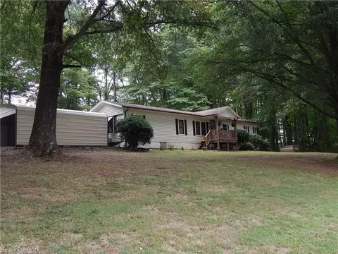 1811 Sechrist Loop, Pilot Mountain, NC 27041