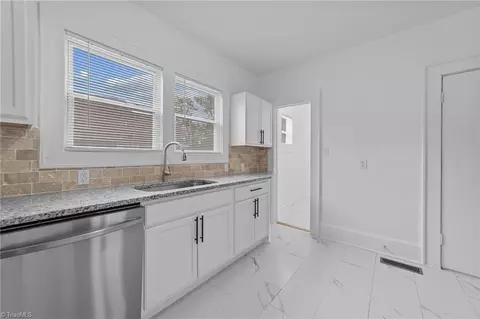 814 Circle Dr, High Point, NC 27262 photo 13
