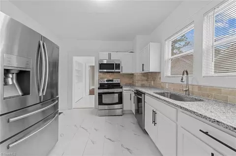 814 Circle Dr, High Point, NC 27262 photo 6