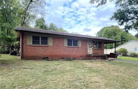 714 Roach St, Mayodan, NC 27027