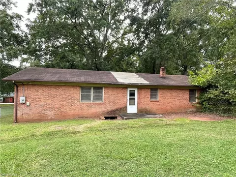 714 Roach St, Mayodan, NC 27027 photo 5