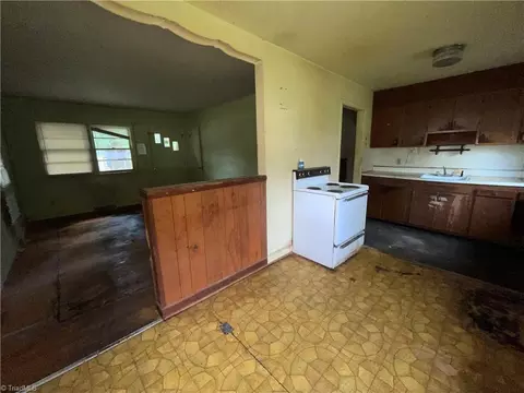 714 Roach St, Mayodan, NC 27027 photo 9