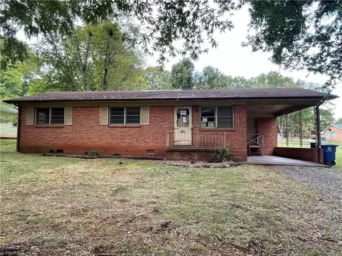 714 Roach St, Mayodan, NC 27027 photo 2